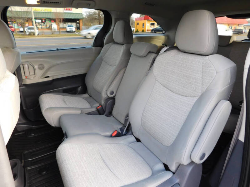 2021 Toyota Sienna LE 8-Passenger