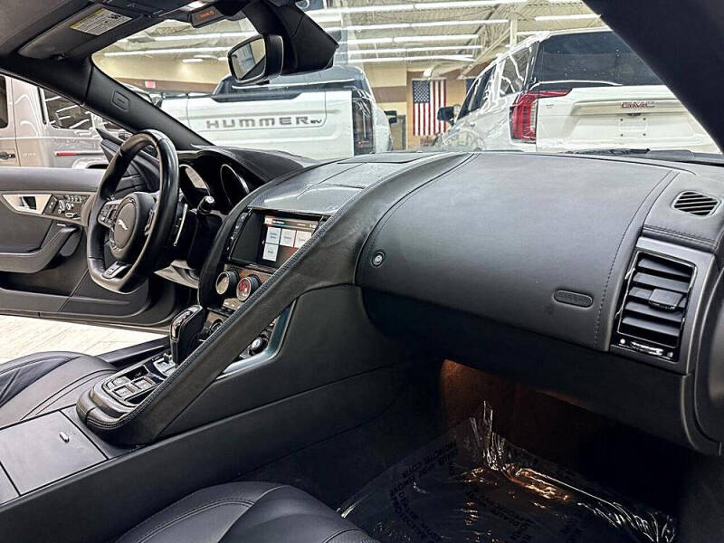 2016 Jaguar F-TYPE R