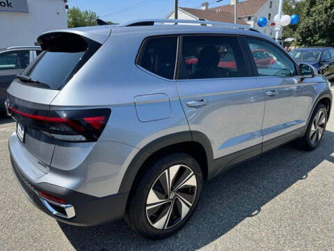 2025 Volkswagen Taos SE 4Motion