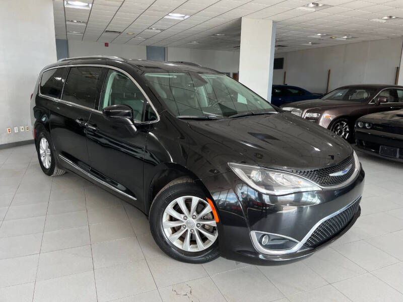 2019 Chrysler Pacifica for sale at Auto Mall of Springfield in Springfield IL