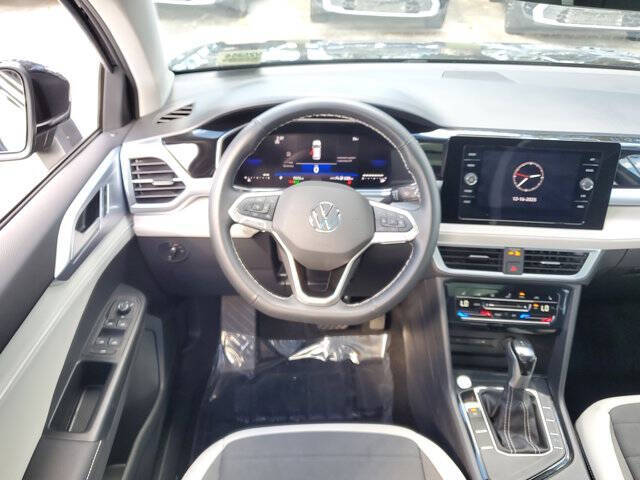 2025 Volkswagen Taos SE