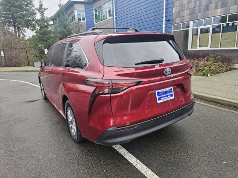 2021 Toyota Sienna XLE 8-Passenger