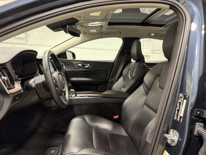 2024 Volvo S60 B5 Plus Dark Theme