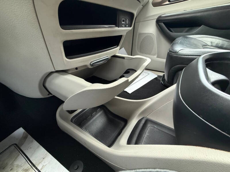 2017 Chrysler Pacifica Touring-L