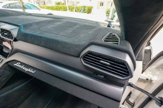 2023 Lamborghini Urus Performante