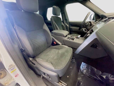 2023 Land Rover Discovery P300 S R-Dynamic