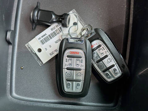 2026 Chrysler Pacifica Select
