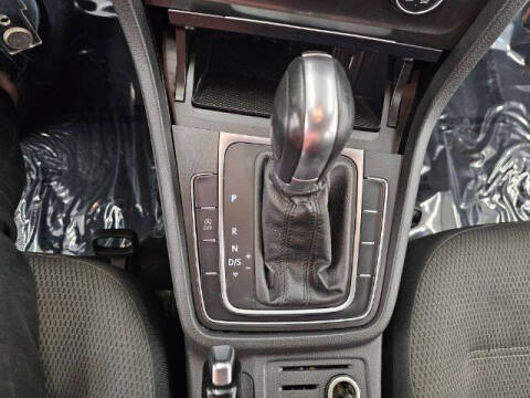 2019 Volkswagen Golf SE