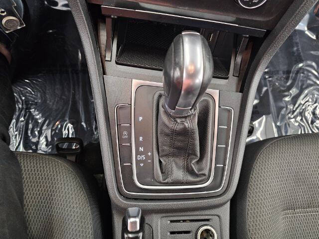 2019 Volkswagen Golf SE