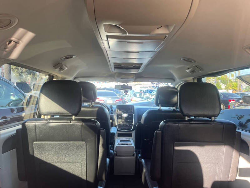 2016 Chrysler Town and Country Touring