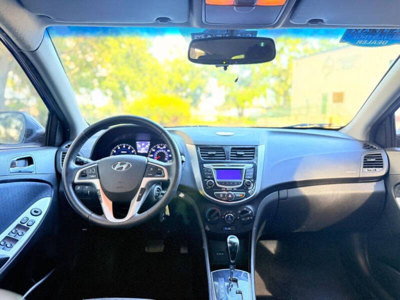 2013 Hyundai Accent SE