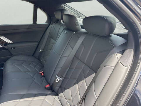 2025 BMW 7 Series 740i