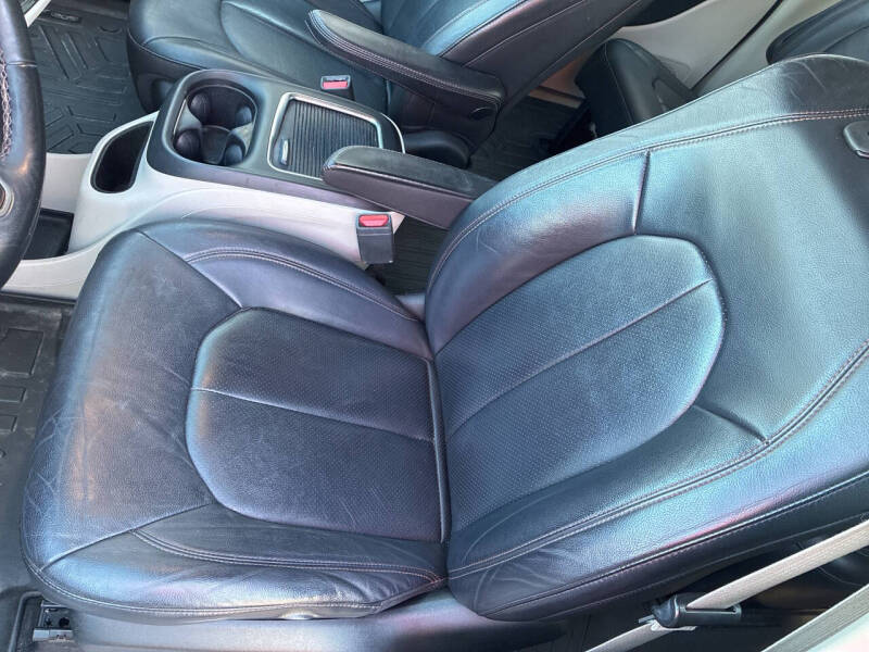 2017 Chrysler Pacifica Touring-L Plus