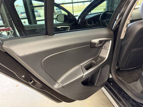 2016 Volvo V60 Cross Country T5