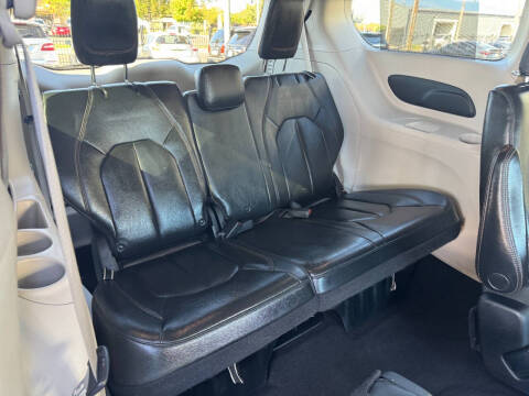 2017 Chrysler Pacifica Touring-L