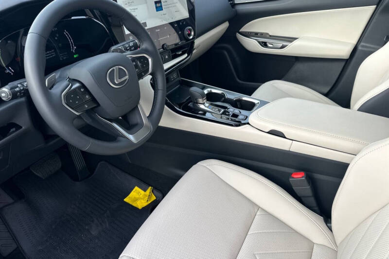 2026 Lexus NX 450h+ Luxury