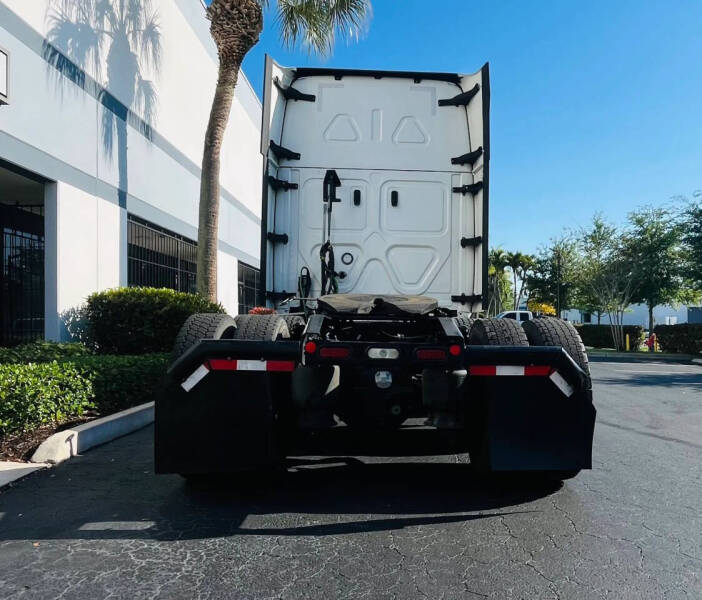 2021 Freightliner Cascadia