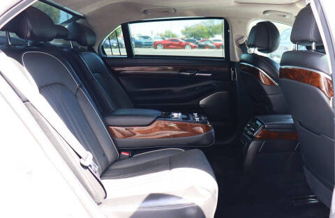 2017 Genesis G90