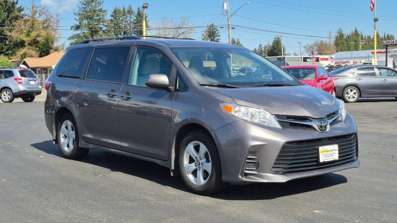 2019 Toyota Sienna LE 8-Passenger