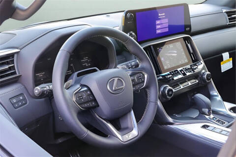 2025 Lexus LX 700h F SPORT Handling