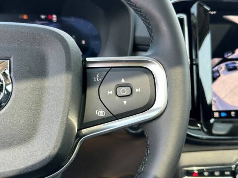 2025 Volvo XC40 B5 Ultra Bright Theme