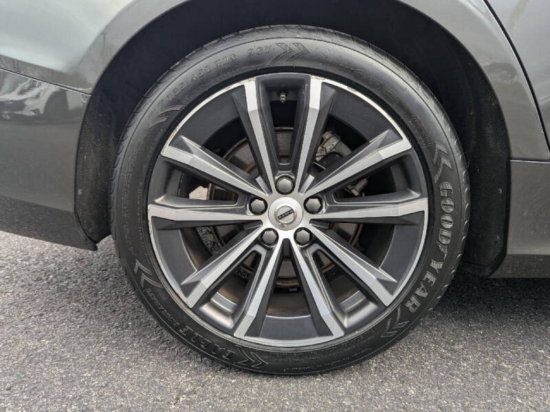 2022 Volvo S60 B5 Momentum