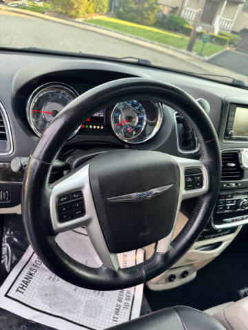 2015 Chrysler Town and Country Touring-L