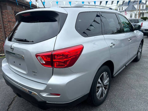 2017 Nissan Pathfinder SV