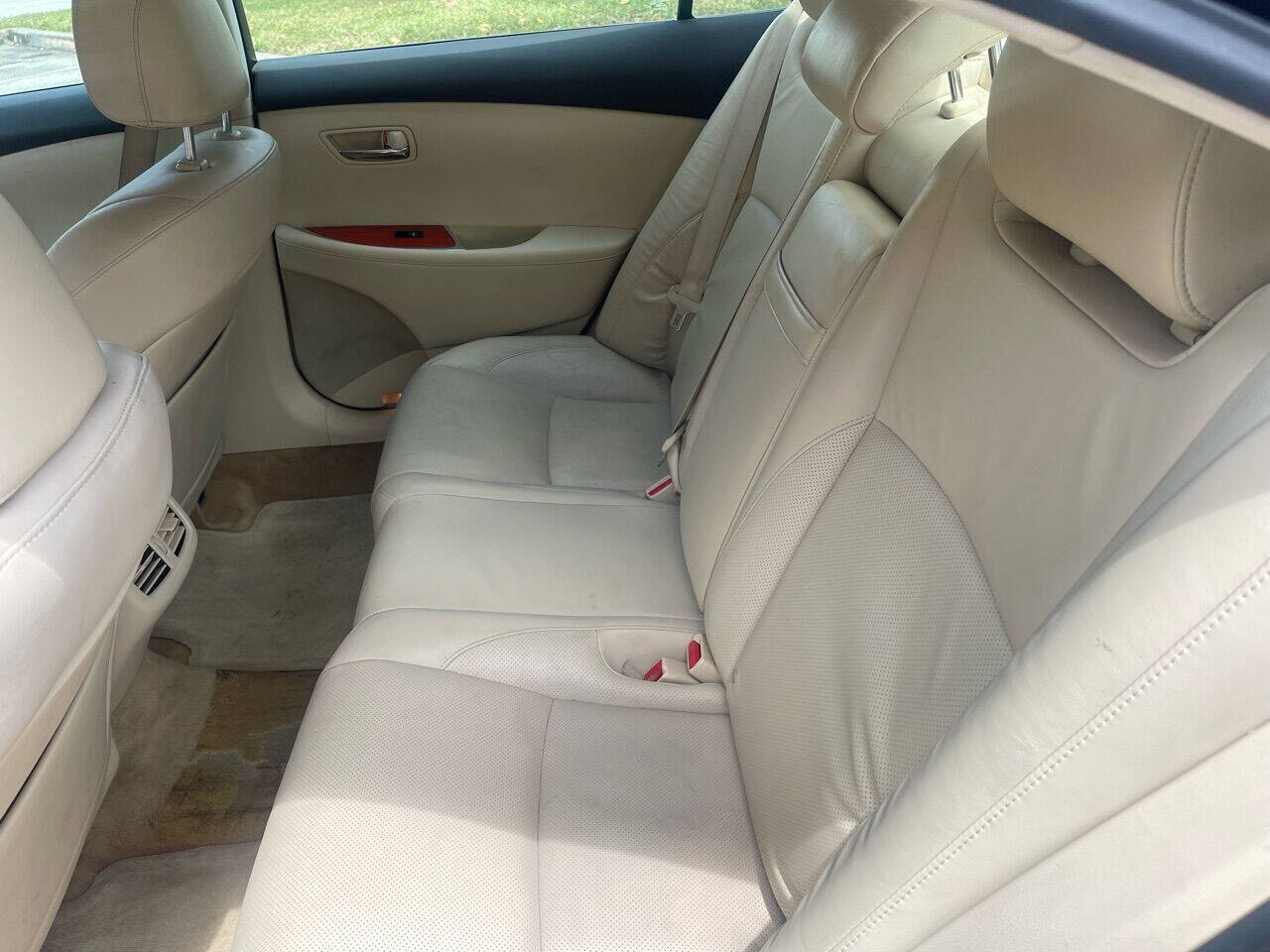 2012 LEXUS ES Sedan - $10,995
