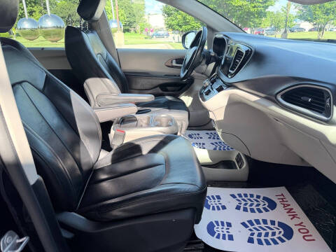 2017 Chrysler Pacifica Touring-L