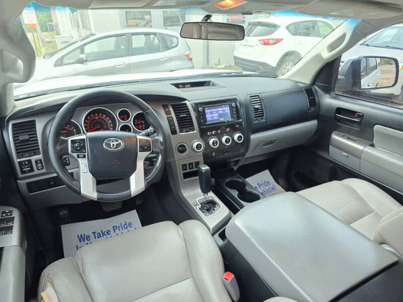 2014 Toyota Sequoia SR5