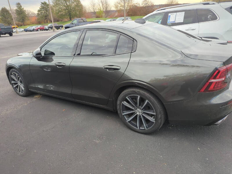 2022 Volvo S60 B5 Momentum