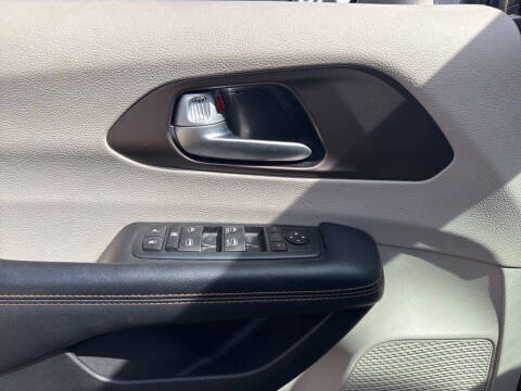 2017 Chrysler Pacifica Touring-L