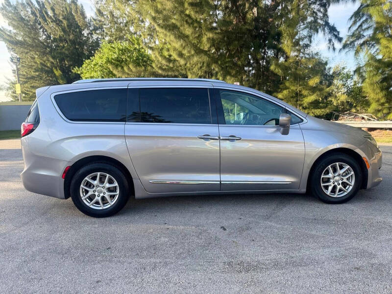 2020 Chrysler Pacifica Touring L