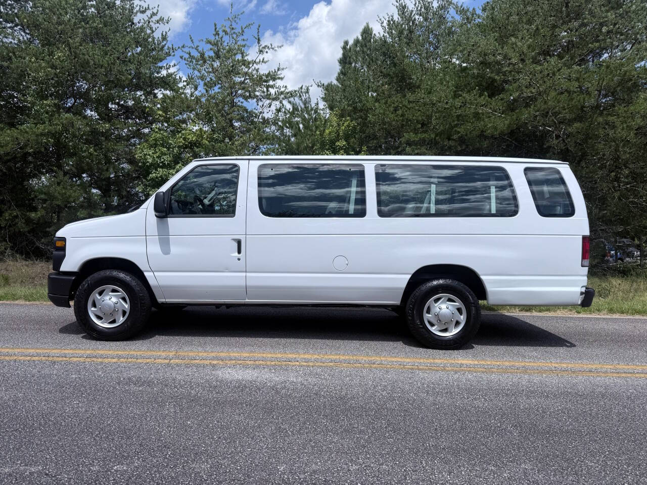 White 2013 Ford E-Series E-350 SD XL E-350 SD XL 3dr Extended Passenger Van 2