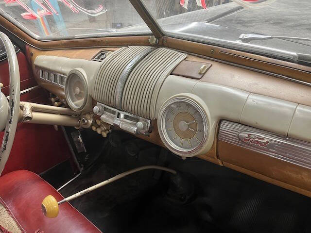 1948 Ford Super Deluxe