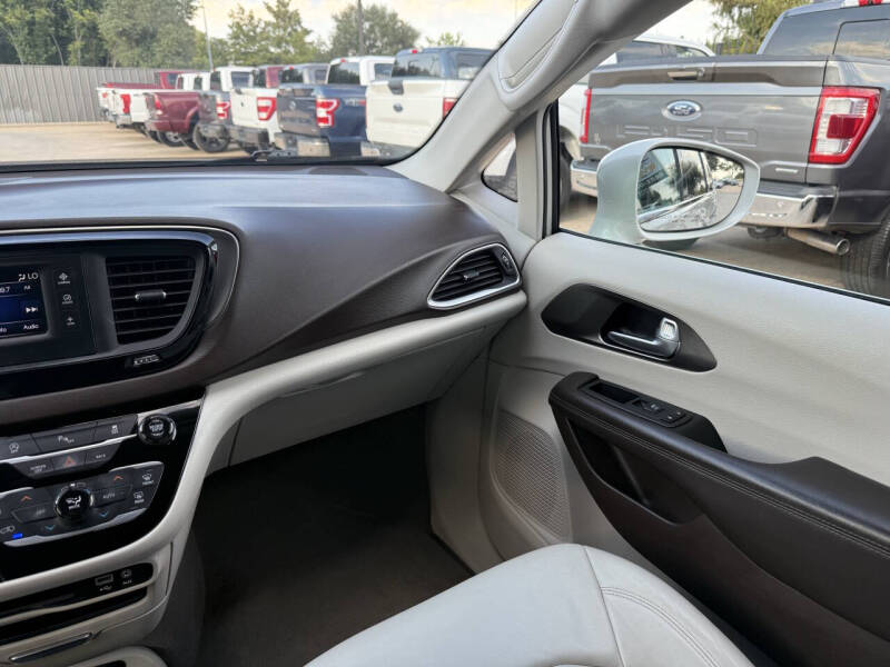 2017 Chrysler Pacifica Touring-L