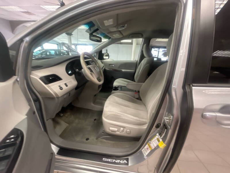 2014 Toyota Sienna LE 8-Passenger