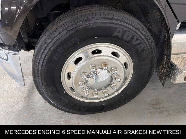 2004 Freightliner M2 106