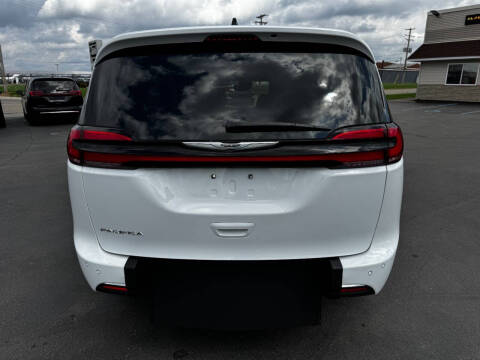 2025 Chrysler Pacifica Select