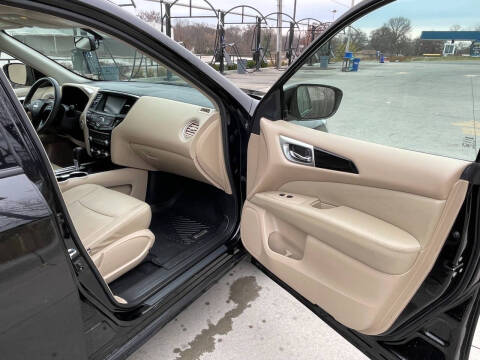 2017 Nissan Pathfinder SV