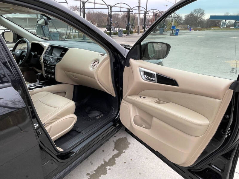 2017 Nissan Pathfinder SV