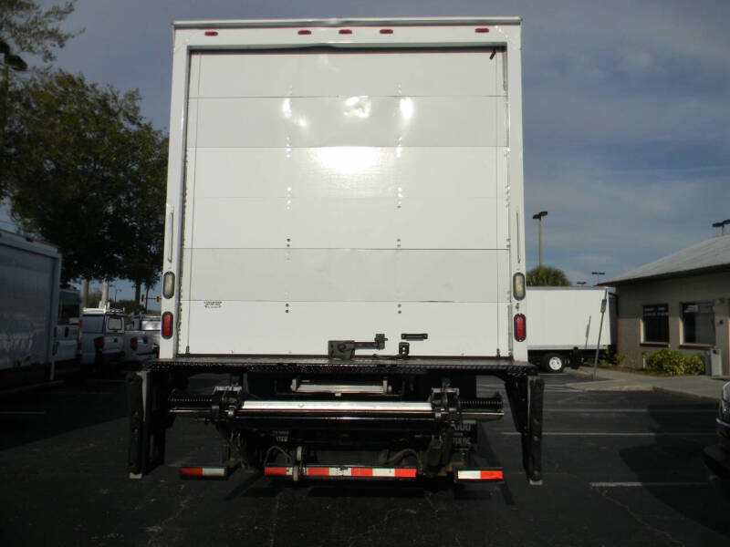 2016 Freightliner M2 106