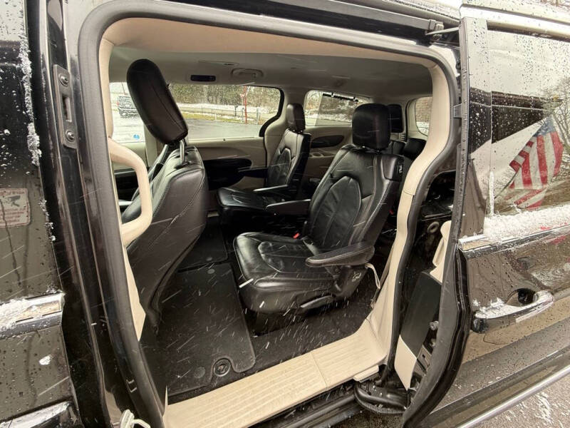 2017 Chrysler Pacifica Touring-L