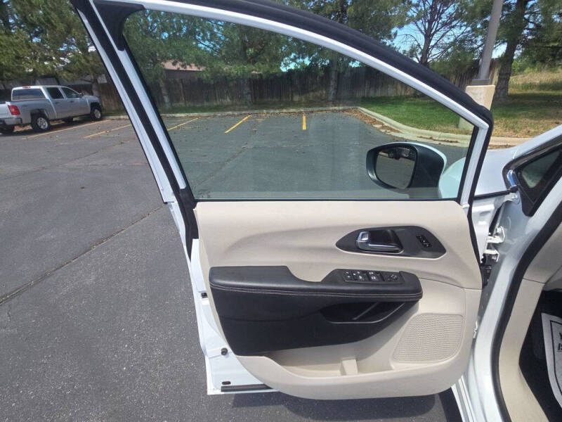 2023 Chrysler Pacifica Touring L