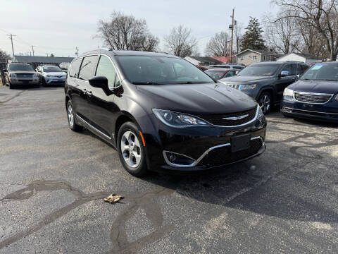 2017 Chrysler Pacifica Touring-L Plus