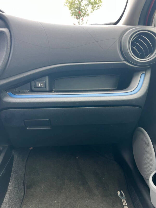 2013 Toyota Prius c One
