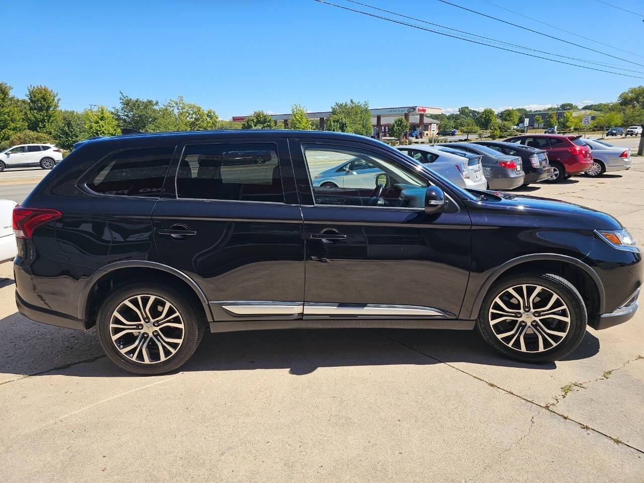 2018 Mitsubishi Outlander for sale at Quantum Auto Co in Plainfield, IL