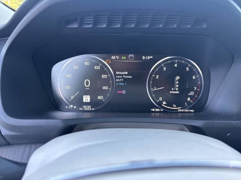 2020 Volvo XC90 T6 Momentum 6-Passenger