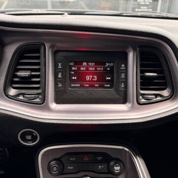 2017 Dodge Challenger SXT